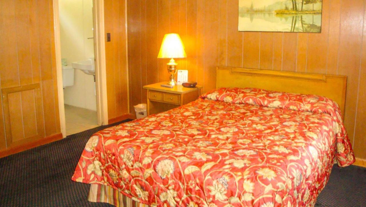 Golden Wheat Budget Host Inn Junction City Bagian luar foto